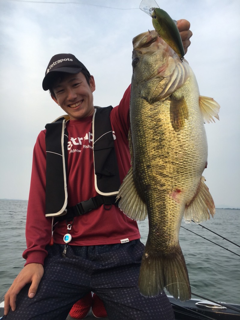 琵琶湖 宮廣プロとマグナムクランクゲームでバス釣果