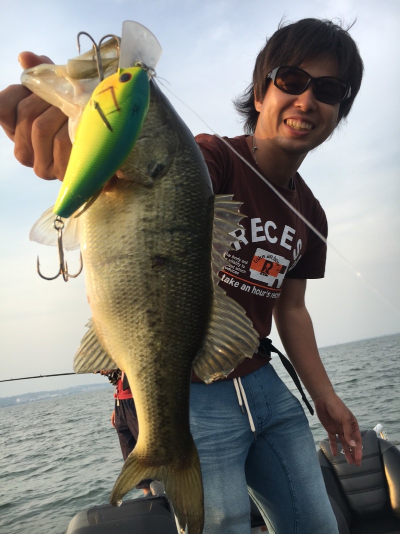 琵琶湖 宮廣プロとマグナムクランクゲームでバス釣果