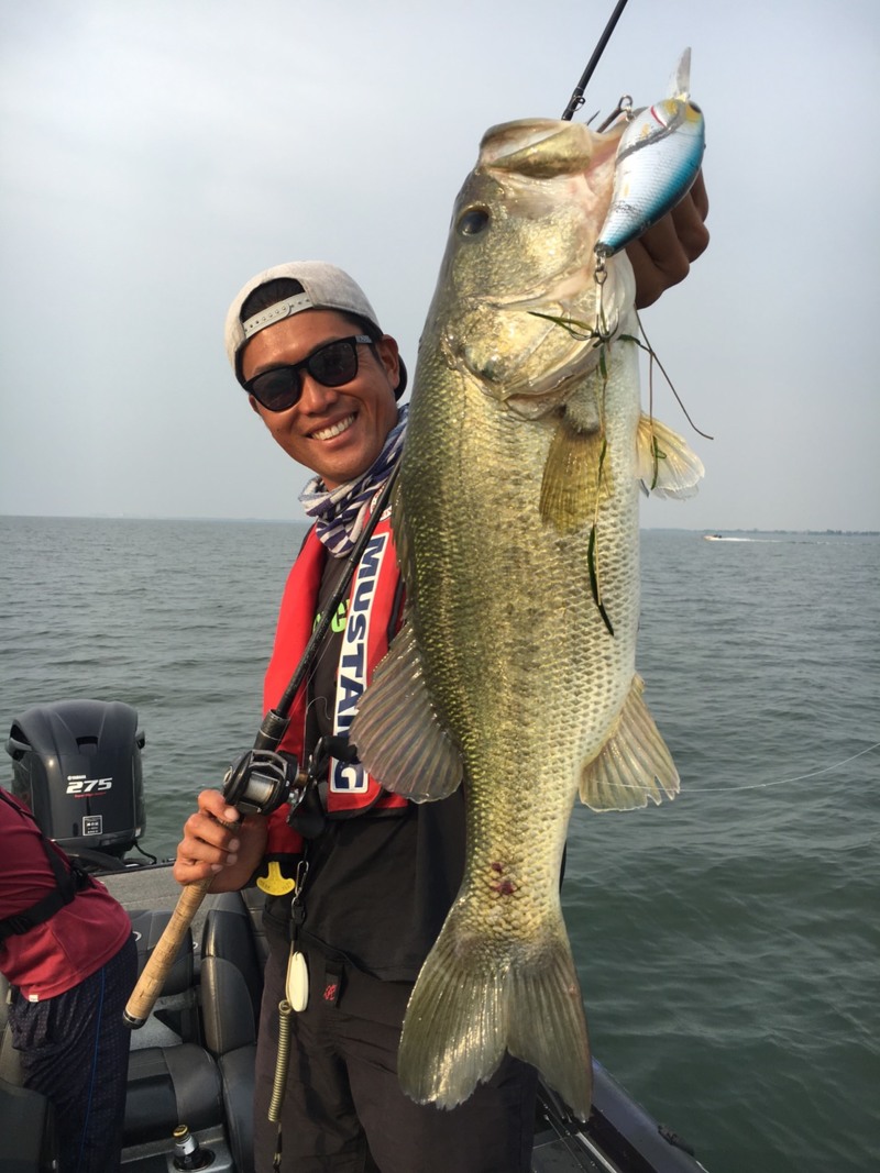 琵琶湖 宮廣プロとマグナムクランクゲームでバス釣果