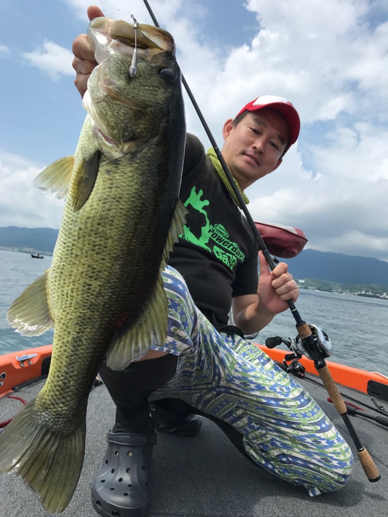 琵琶湖バスボートでブラックバス釣果