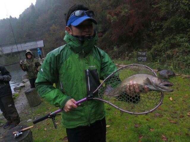 雨のトラウト釣り