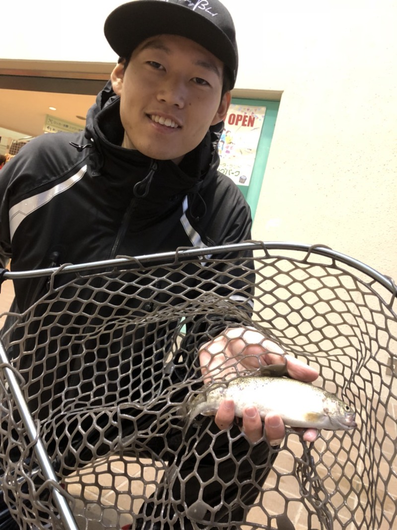 服部緑地フィッシングパークでニジマスを釣る!