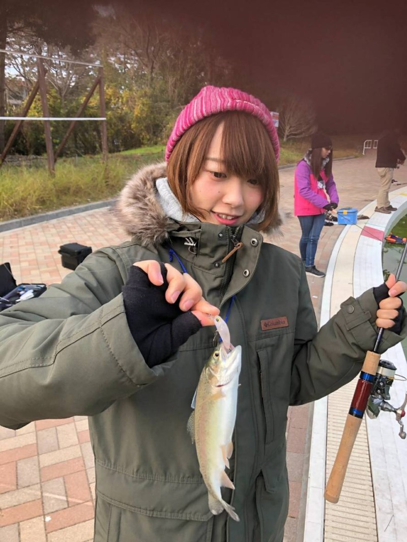 服部緑地でトラウト ValkeINシャインライドナノ使用