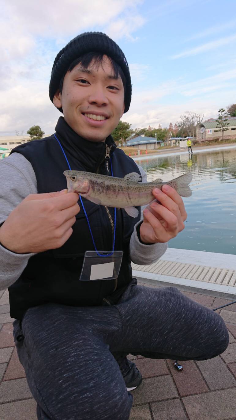 服部緑地でトラウト ValkeINシャインライドナノ使用