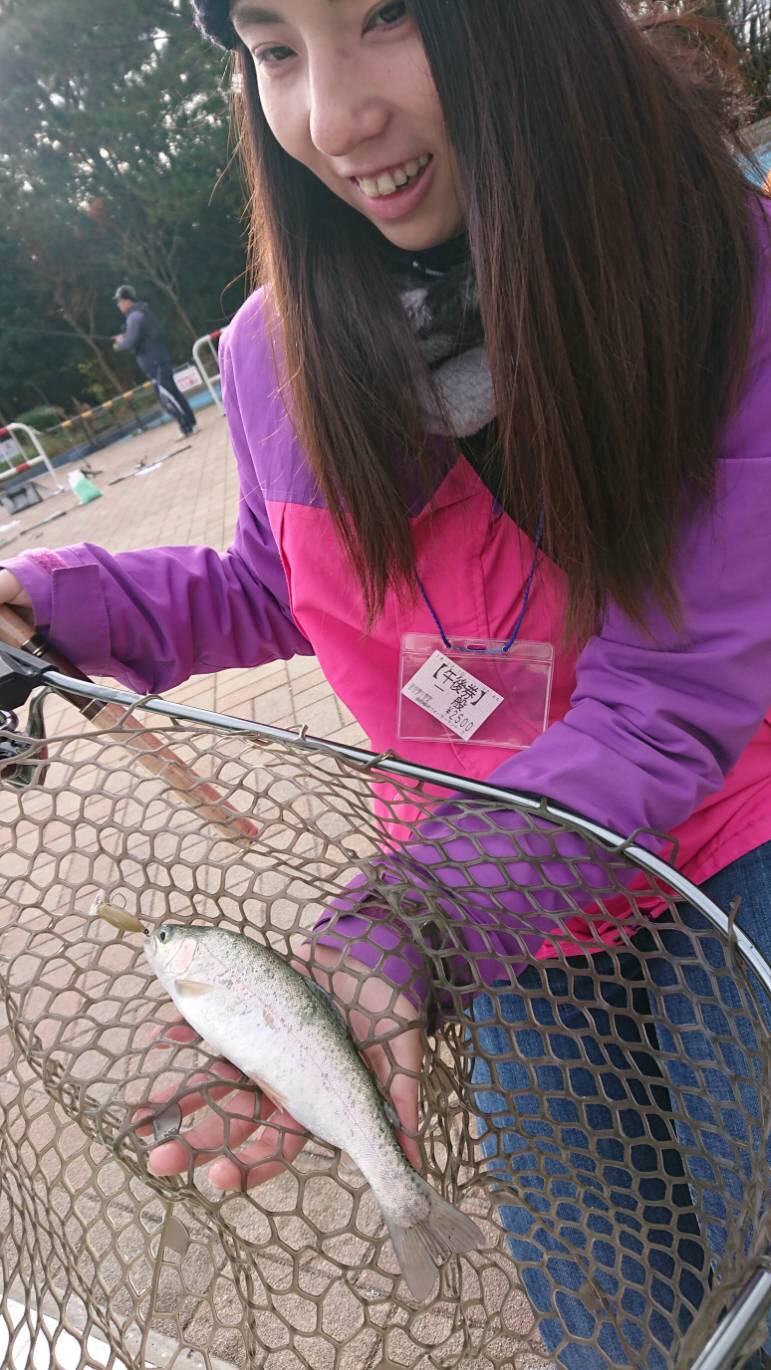 服部緑地でトラウト ValkeINシャインライドナノ使用