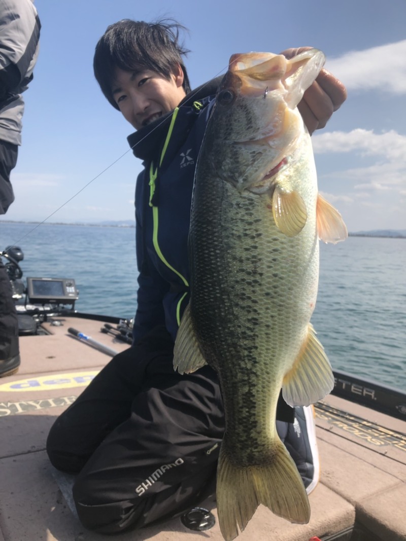 【滋賀県琵琶湖】デプスの川崎プロとブラックバス釣り