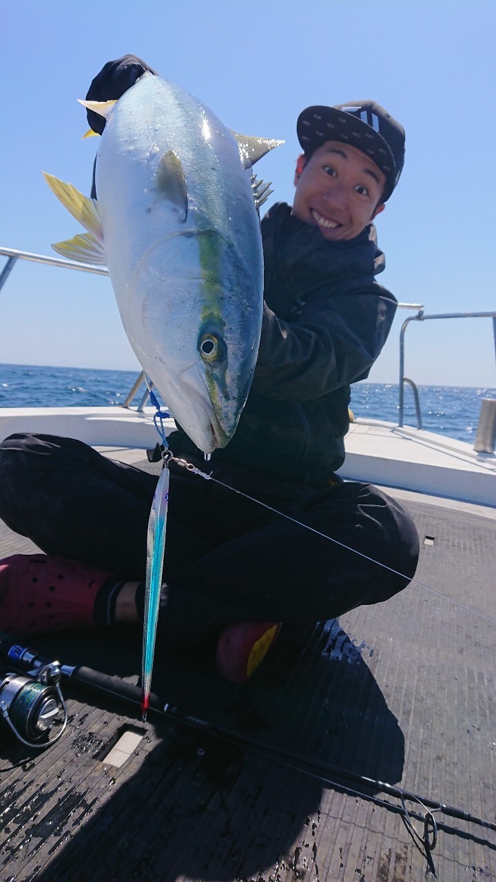 石川県輪島でオフショアジギング│ブリ/メジロ/ワラサGET