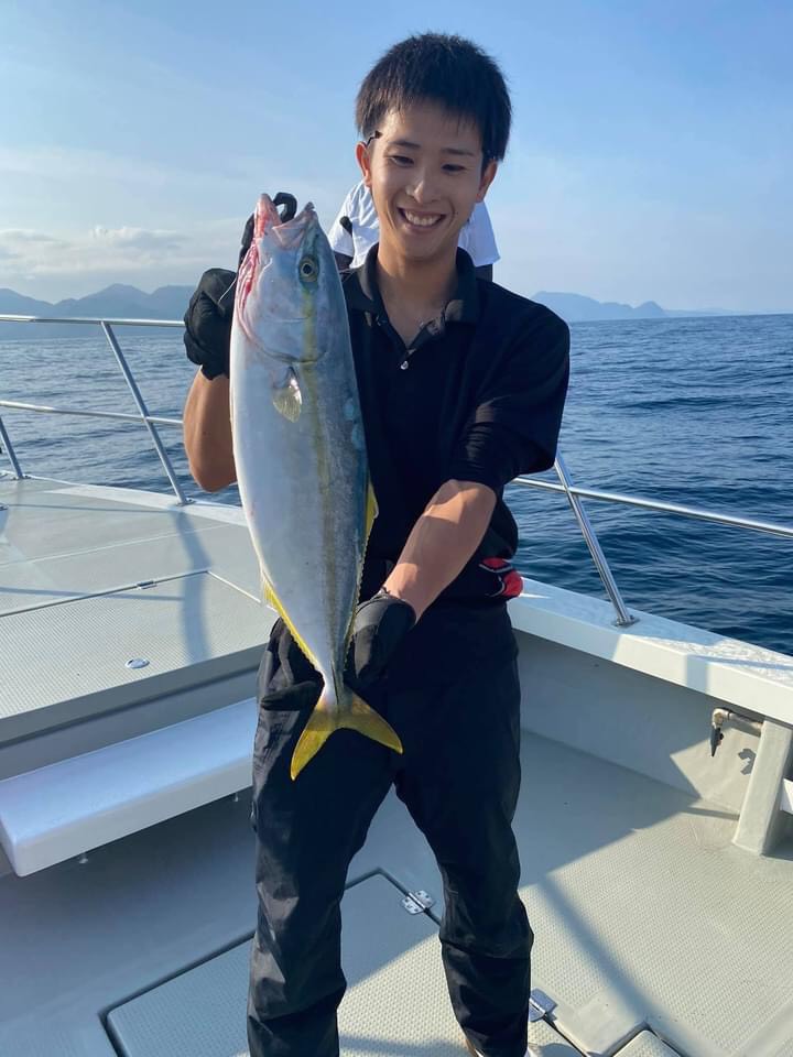 京都府丹後エビスの船釣りでハマチ釣果