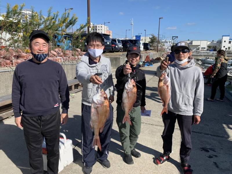 兵庫県明石市利弥丸の船釣りでマダイ釣果