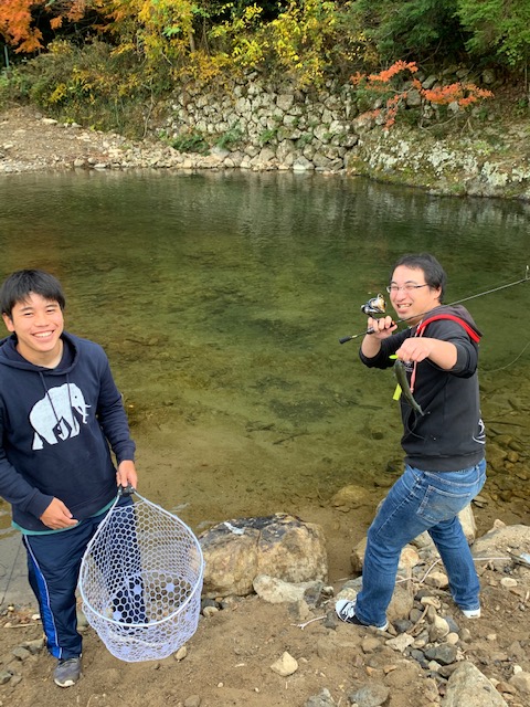 兵庫県三田市の小柿渓流釣り場でニジマス・アマゴ釣果