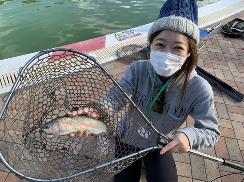 大阪府の服部緑地ウォーターフィッシングパークでトラウト釣果