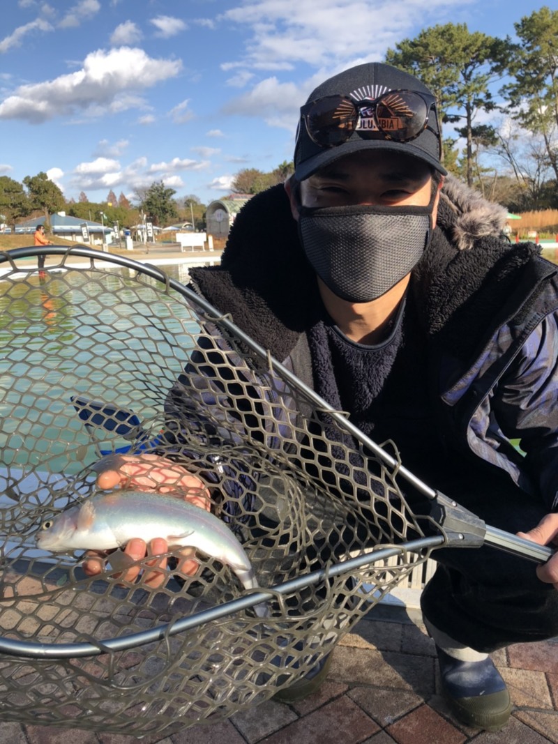 大阪府の服部緑地ウォーターフィッシングパークでトラウト釣果