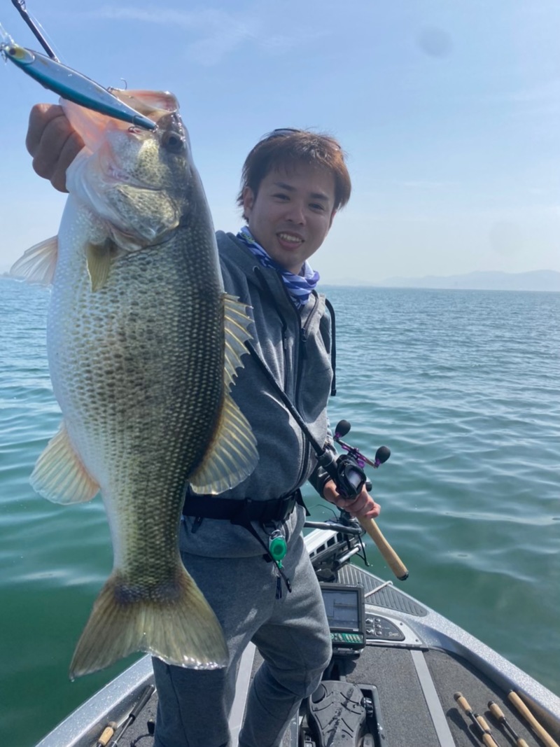 滋賀県琵琶湖のボートゲームでブラックバス釣果