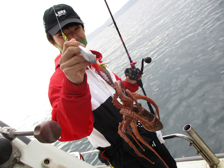 兵庫県神孝丸の船釣りでタコ釣果