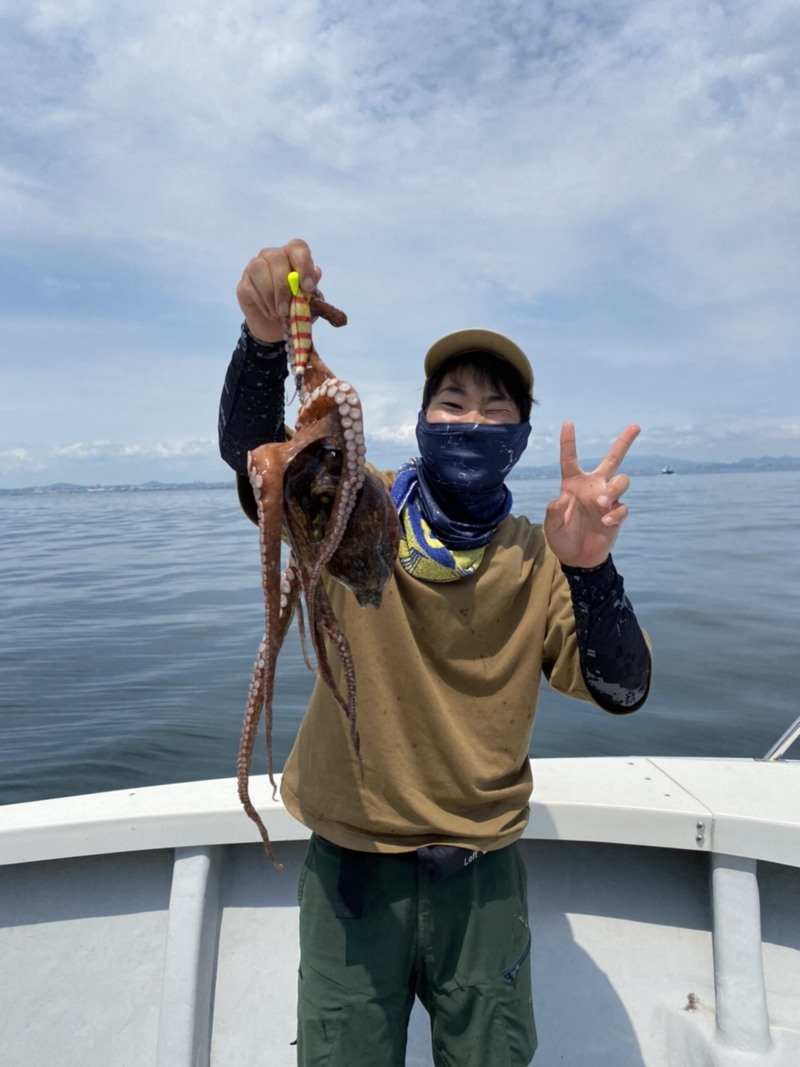 兵庫県明石ランボーの船釣りでハマチ・タコ釣果