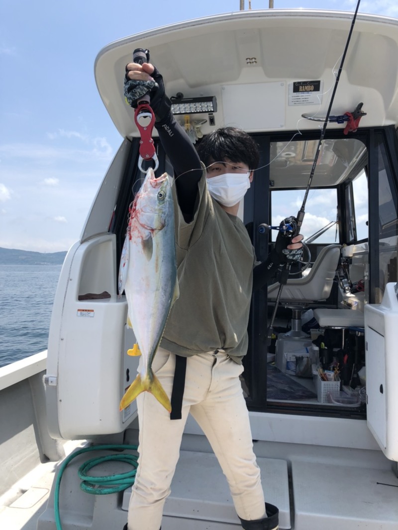 兵庫県明石ランボーの船釣りでハマチ・タコ釣果