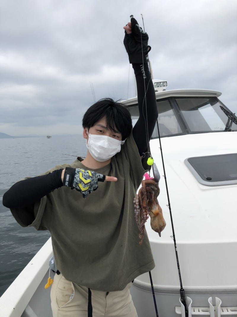 兵庫県明石ランボーの船釣りでハマチ・タコ釣果