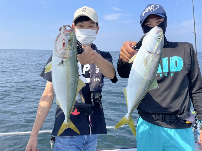 兵庫県神戸沖Chaseの船釣りでサバ・ツバス・ハマチ釣果
