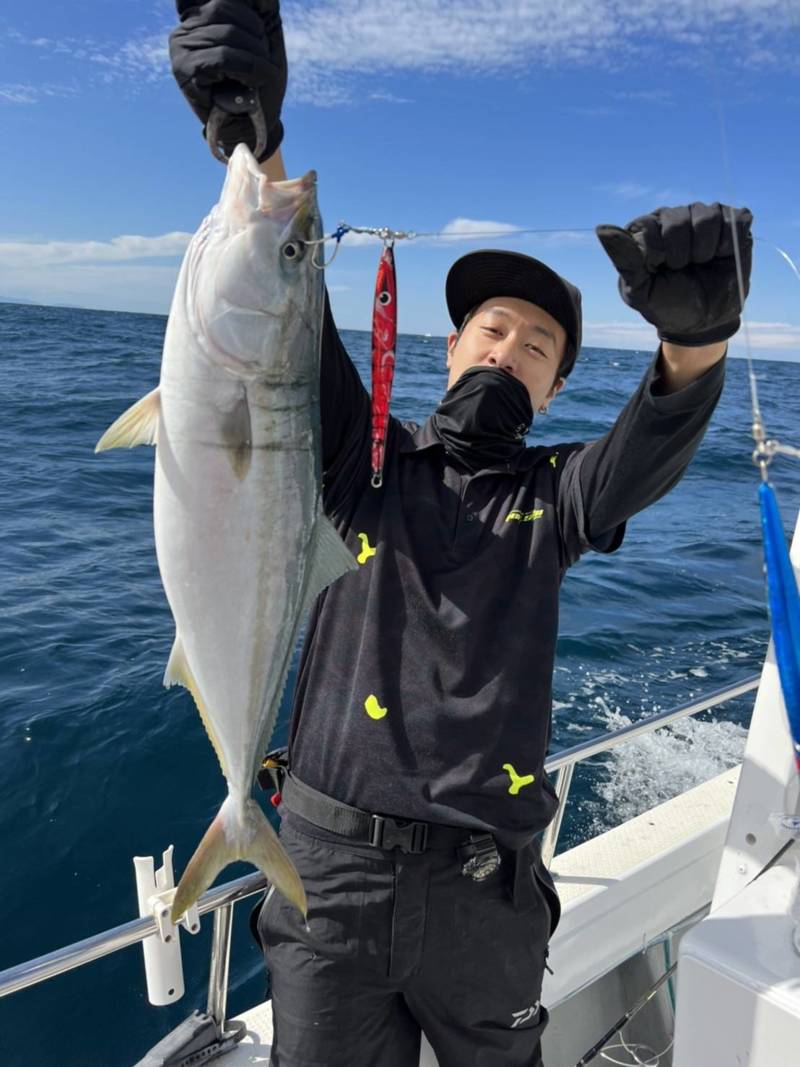 京都府宮津エビスの船釣りでメジロ釣果