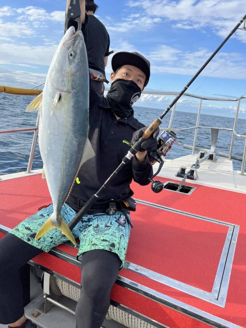 京都府宮津エビスの船釣りでメジロ釣果