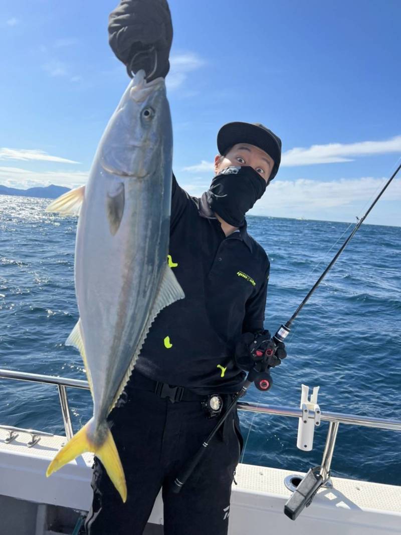 京都府宮津エビスの船釣りでメジロ釣果
