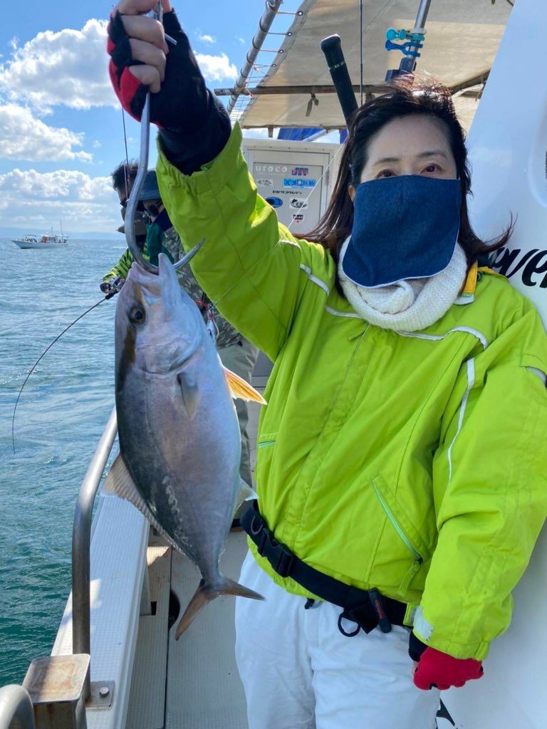 兵庫県明石市愁輝丸の船釣りでハマチ・メジロ・シオ・サワラ釣果