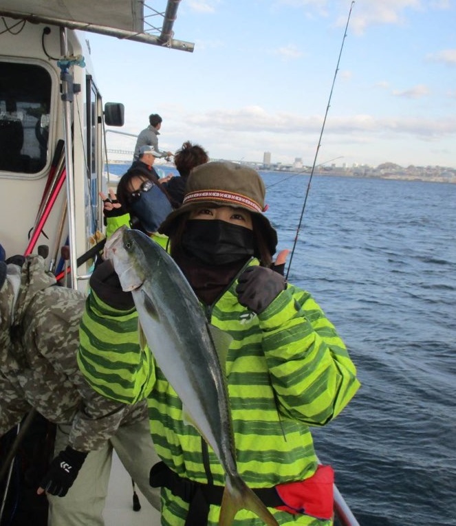兵庫県明石市愁輝丸の船釣りでハマチ・メジロ・シオ・サワラ釣果