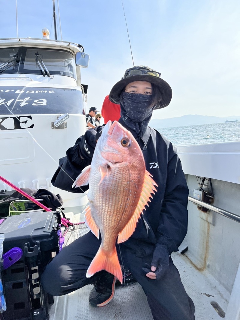 兵庫県明石市 海豚の船釣りで鯛・ハマチ釣果