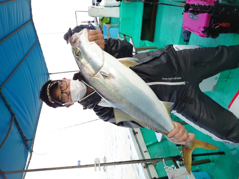 兵庫県明石市 海蓮丸の船釣りでブリ・メジロ・マダイ釣果