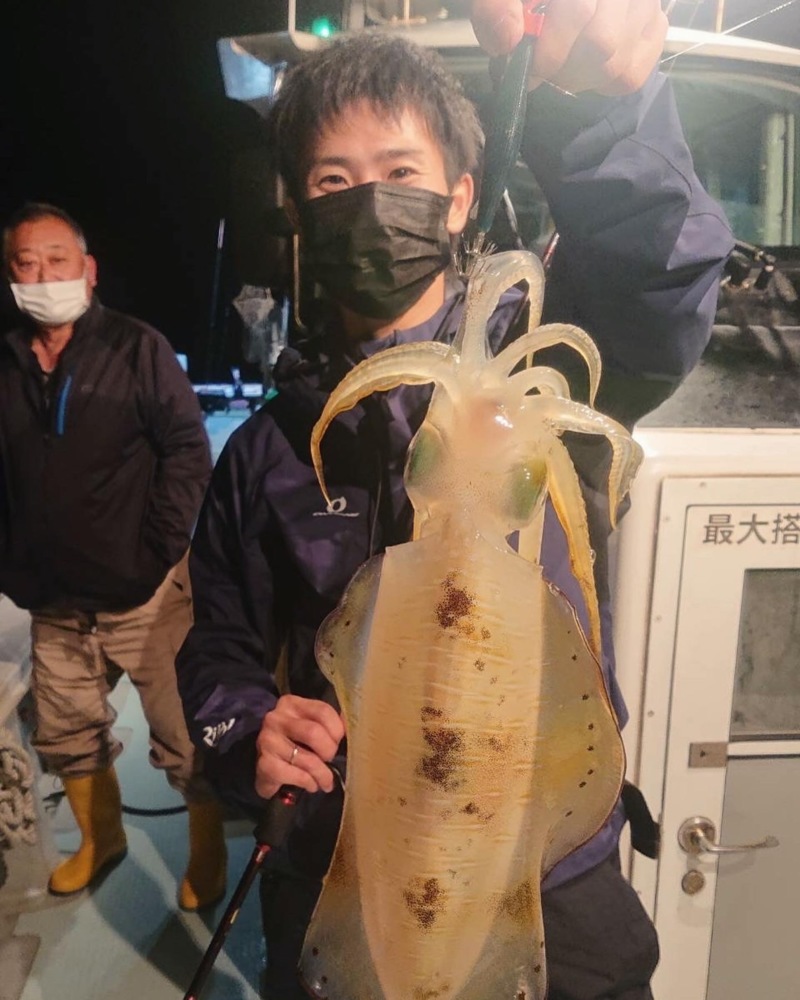 福井県世久見漁港発 新航丸の船釣りでアオリイカ釣果