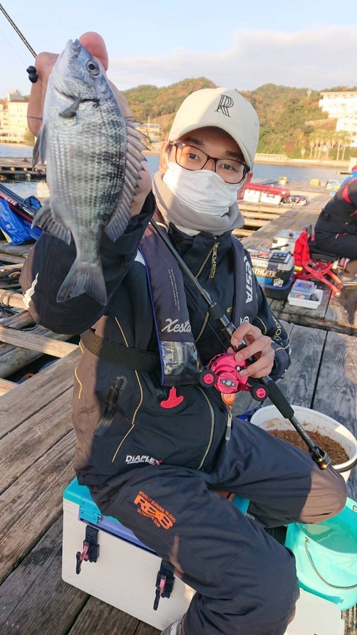 三重県鳥羽小浜 浜辺屋の筏釣りでチヌ釣果