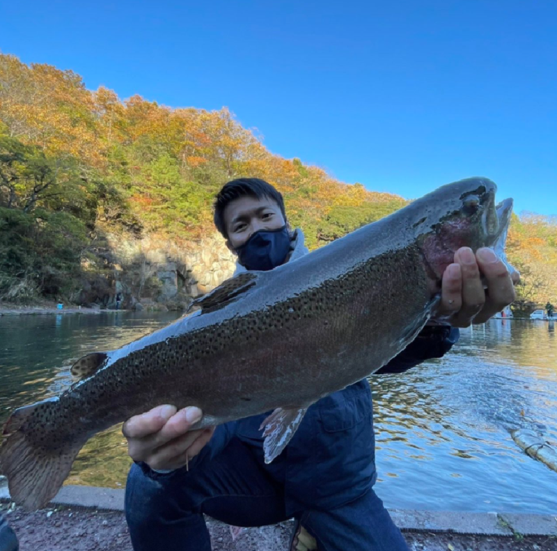 静岡県裾野市のすそのフィッシングパークでニジマス釣果