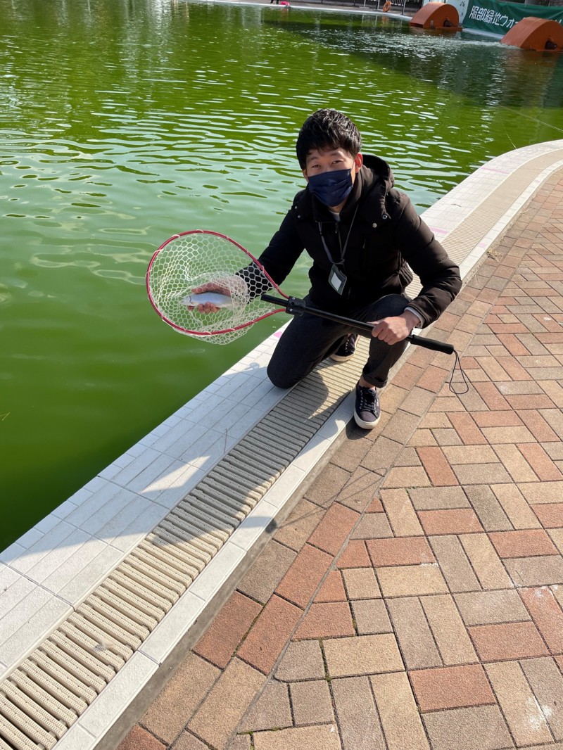 大阪府豊中市服部の服部緑地ウォーターランドでニジマス釣果