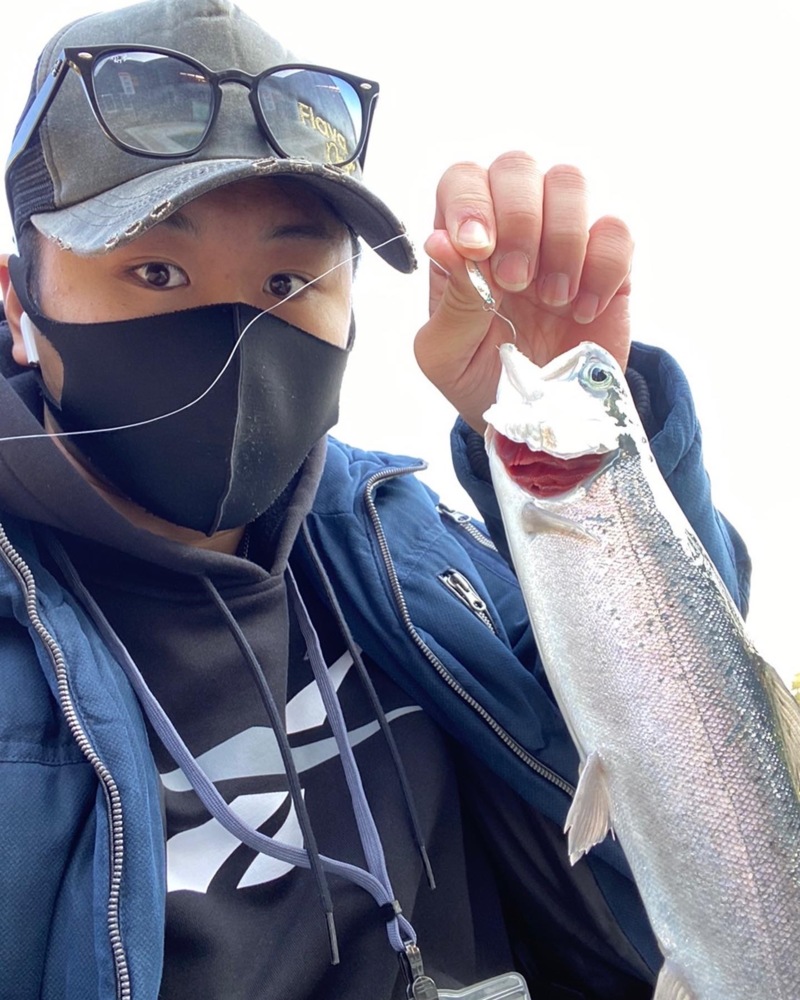 大阪府豊中市の服部緑地ウォーターランドでマス釣果