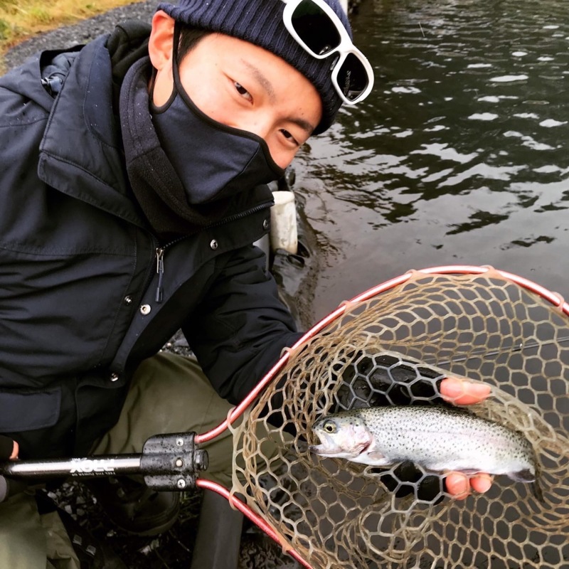 滋賀県 アクアヘブンの船釣りでニジマス釣果