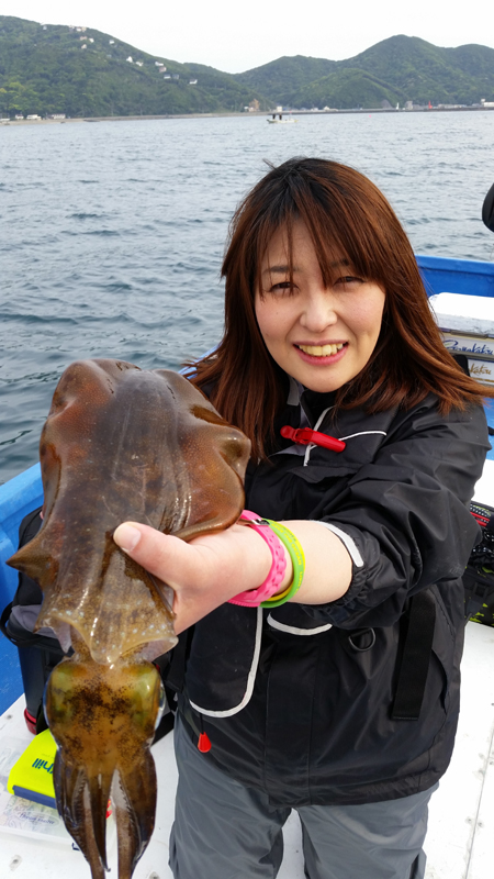 和歌山県日高町|ヤエン・ウキ・イカダでアオリイカ、シマフグ