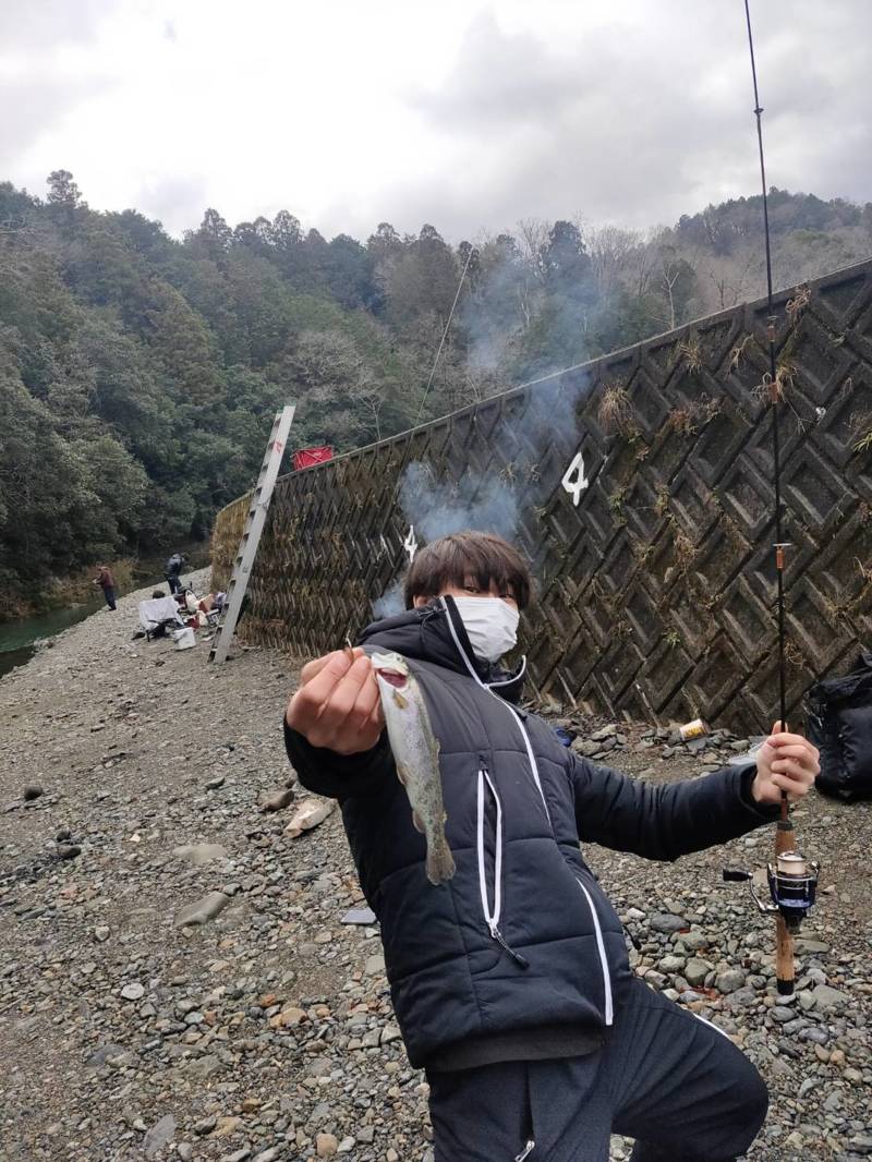 大阪府 芥川漁協のルアー釣りでニジマス・ヤマメ・イワナ釣果
