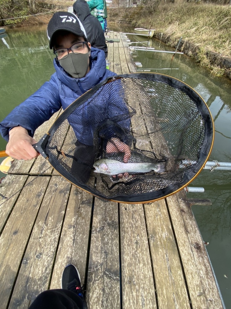 京都府嵐山フィッシングエリアのエリアトラウトでニジマス釣果