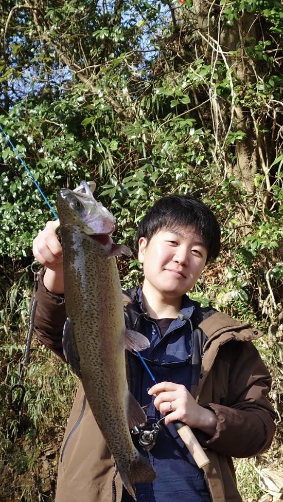 大阪府高槻市の芥川マス釣り場にてBBQとニジマス釣果