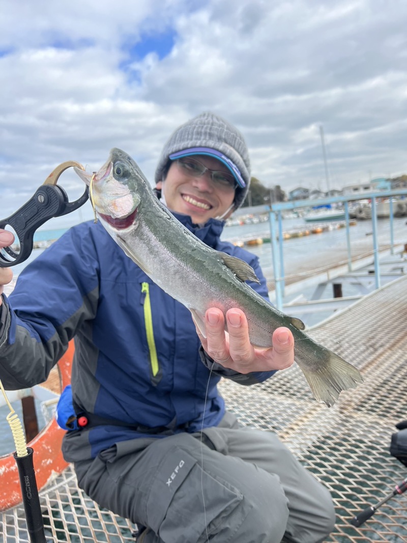 大阪府泉南の小島養魚場にてウキ釣りで絶品トラウトサーモン釣果
