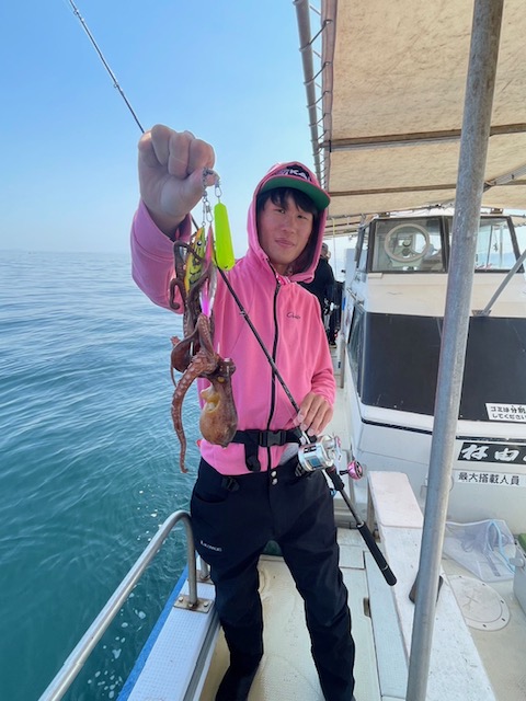 兵庫県明石の村由丸にてタコエギで船タコ釣果