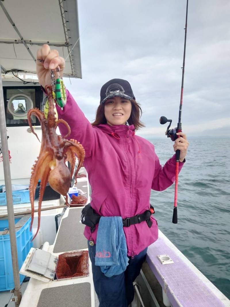 兵庫県淡路島室津の栄真丸にてタコエギでマダコ釣果