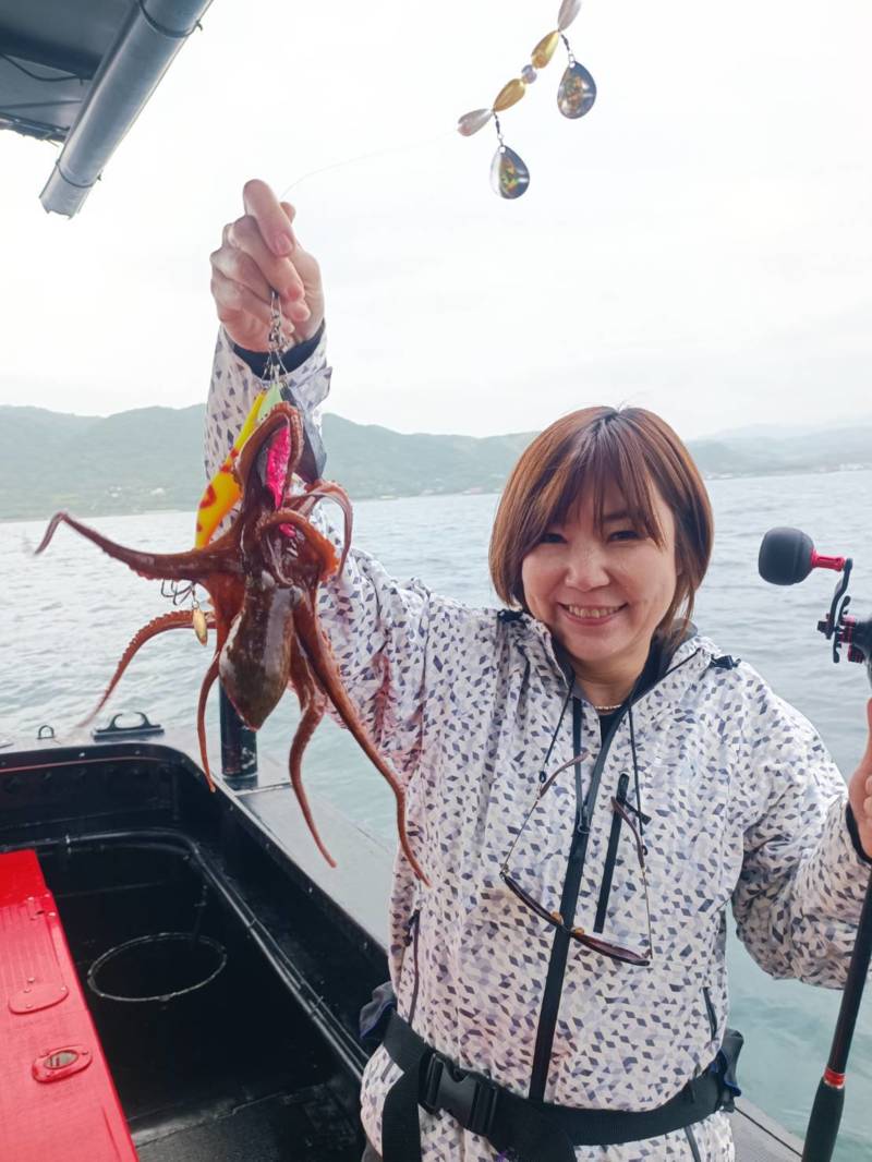 兵庫県神戸市須磨パイレーツ大雄丸にてタコエギでマダコ釣果