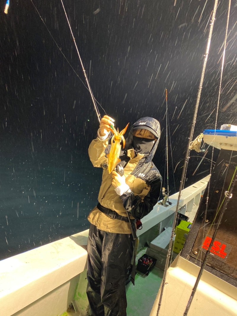 浅茂川漁港からの船釣りで白イカ釣果