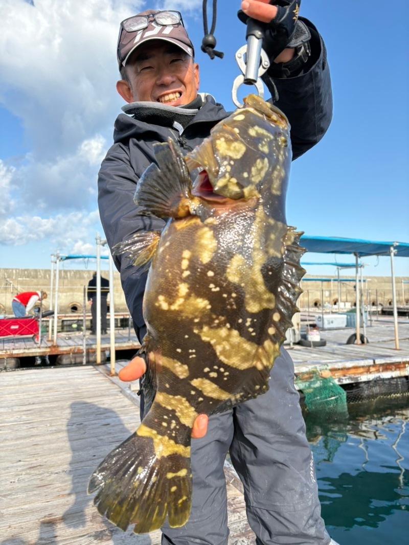 社員研修釣行に泉南市岬町の『海上釣堀 岬』さんへ!