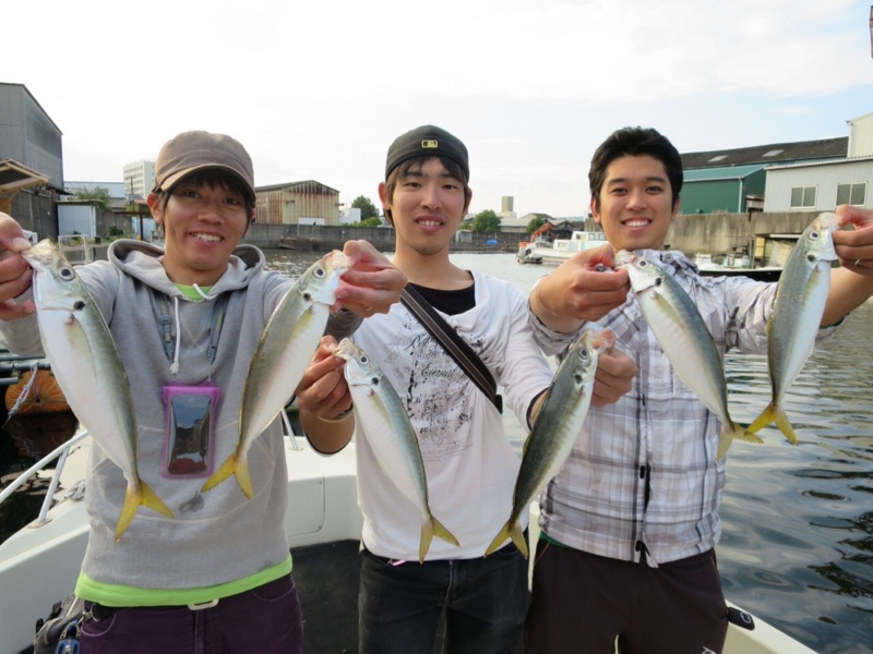 「明石」初ノマセに挑戦!ハマチ、マルアジ、サメ釣果