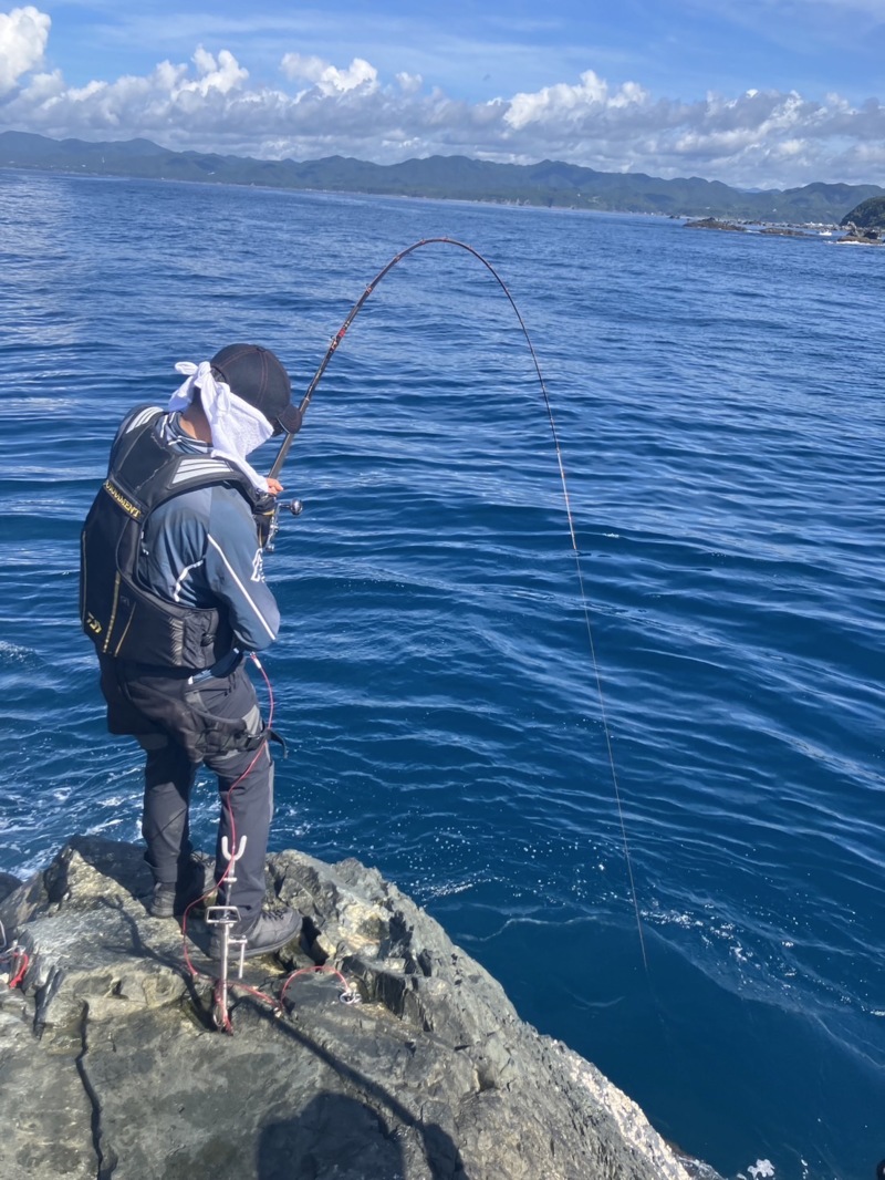 和歌山県串本町の磯釣りでメジロ、シイラ、アカハタ釣果