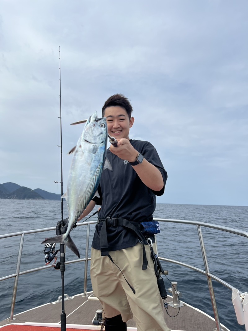 京都府丹後半島宮津の「EBISU」でジギングのカツオ釣果