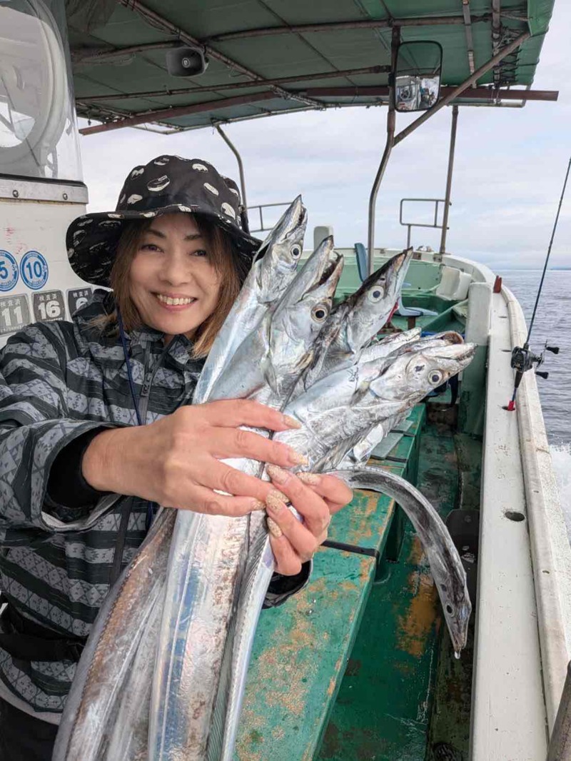 大阪泉南「第二小島丸」のタチウオテンヤでタチウオ釣果