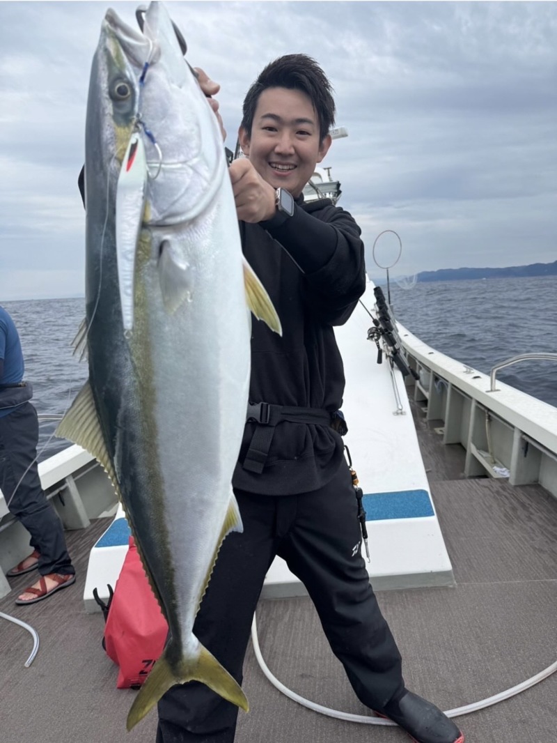 京都府丹後半島沖の船からジギングでブリ・鯛釣果